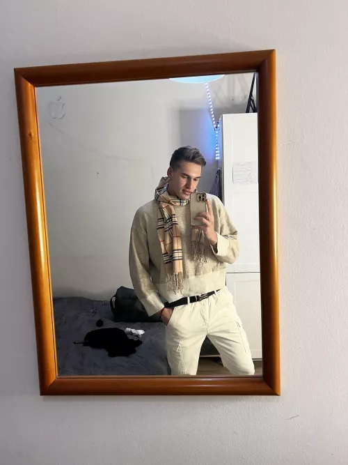 It's getting cold, could use some cuddle😊