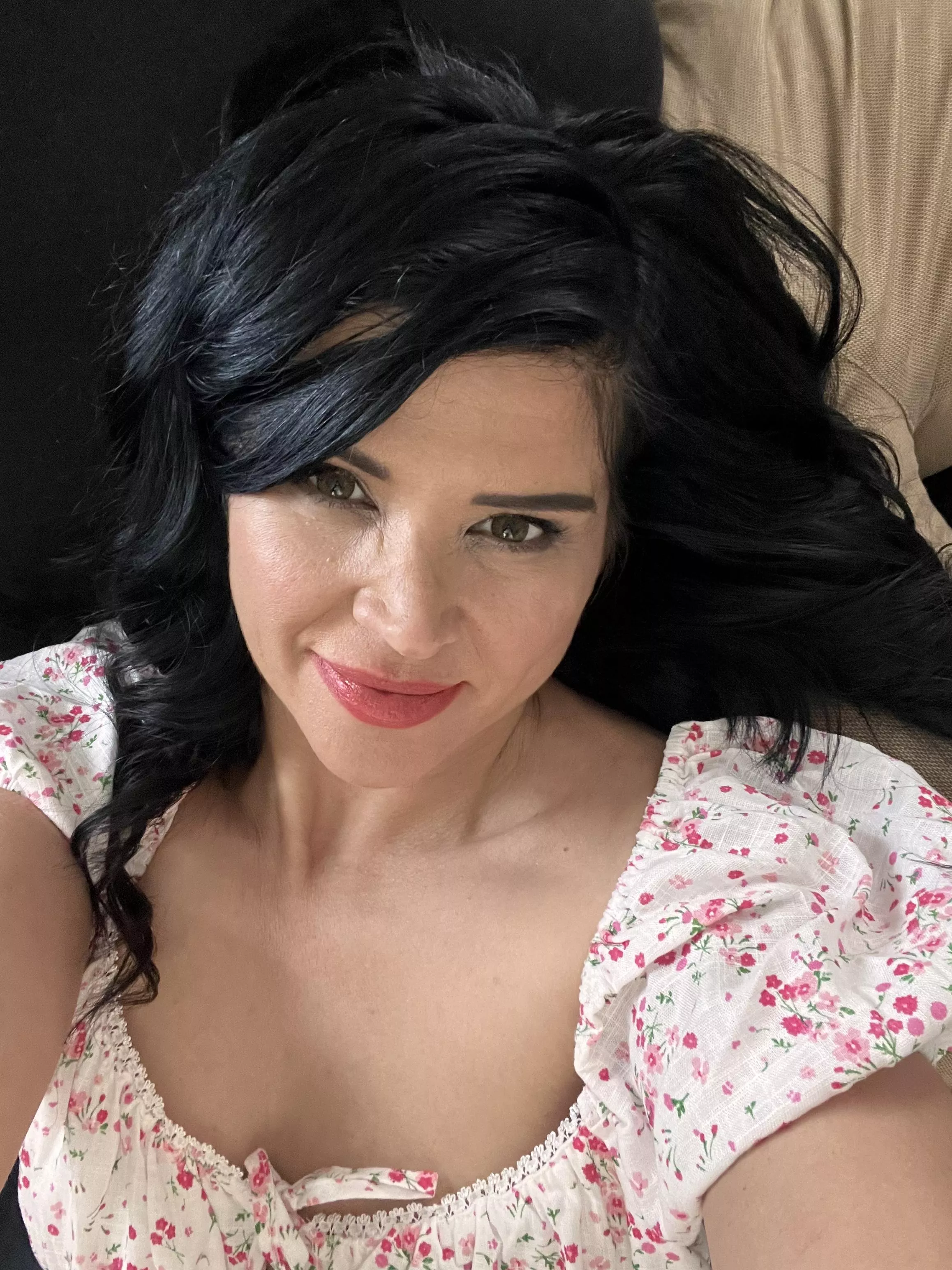 Let me be that thick girl you go to when your wife says no