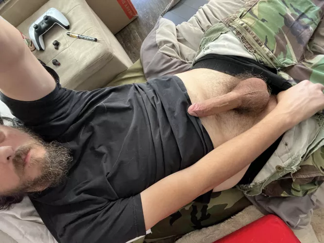 [m] love a girl to get stoned and play games with