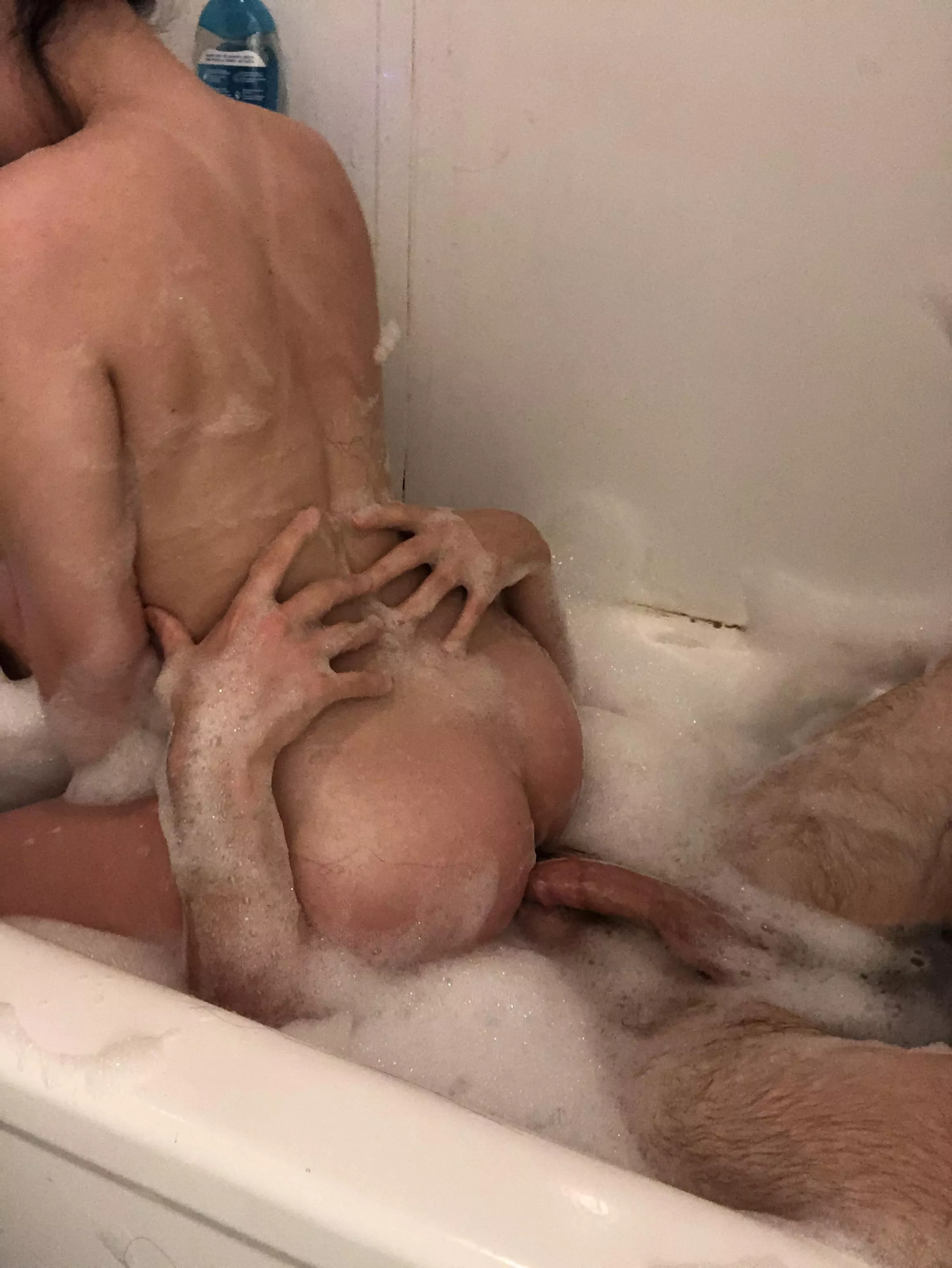 (M/F) we love taking baths together! 🫧