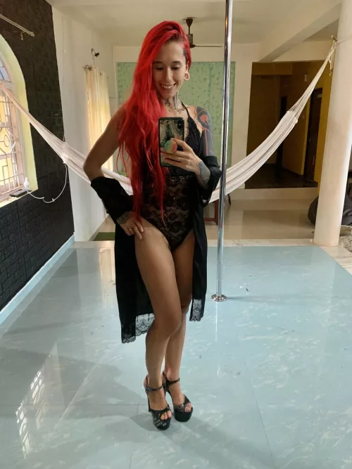 Nude legs & black heels, the best combo