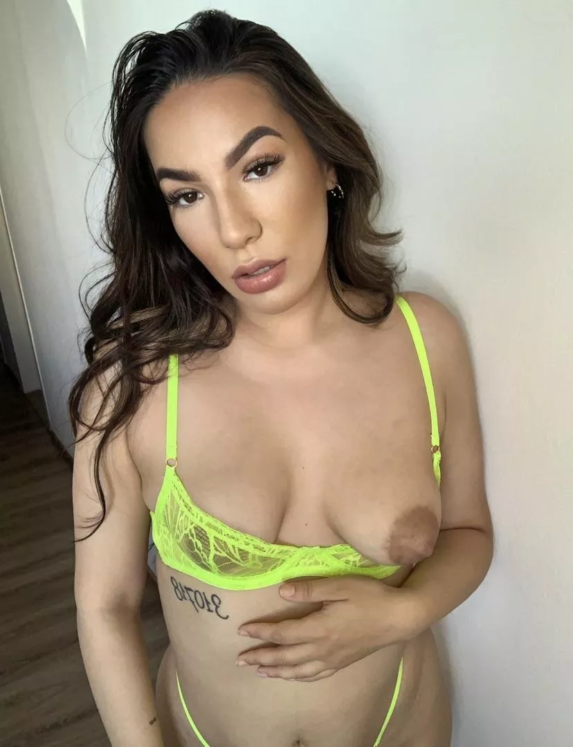 Say hi if you want fuck single preggo mom😈