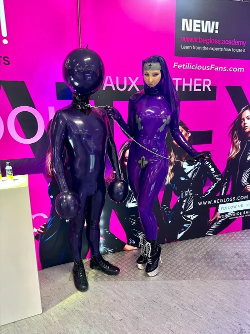 So shiny last weekend at Passion Fair Hamburg! ✨🟣🩷