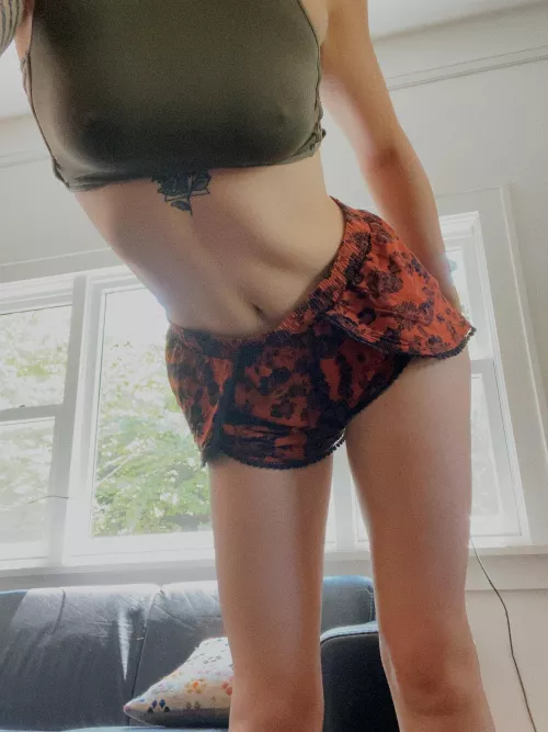 this is one of my favorite crop tops, the color is so pretty