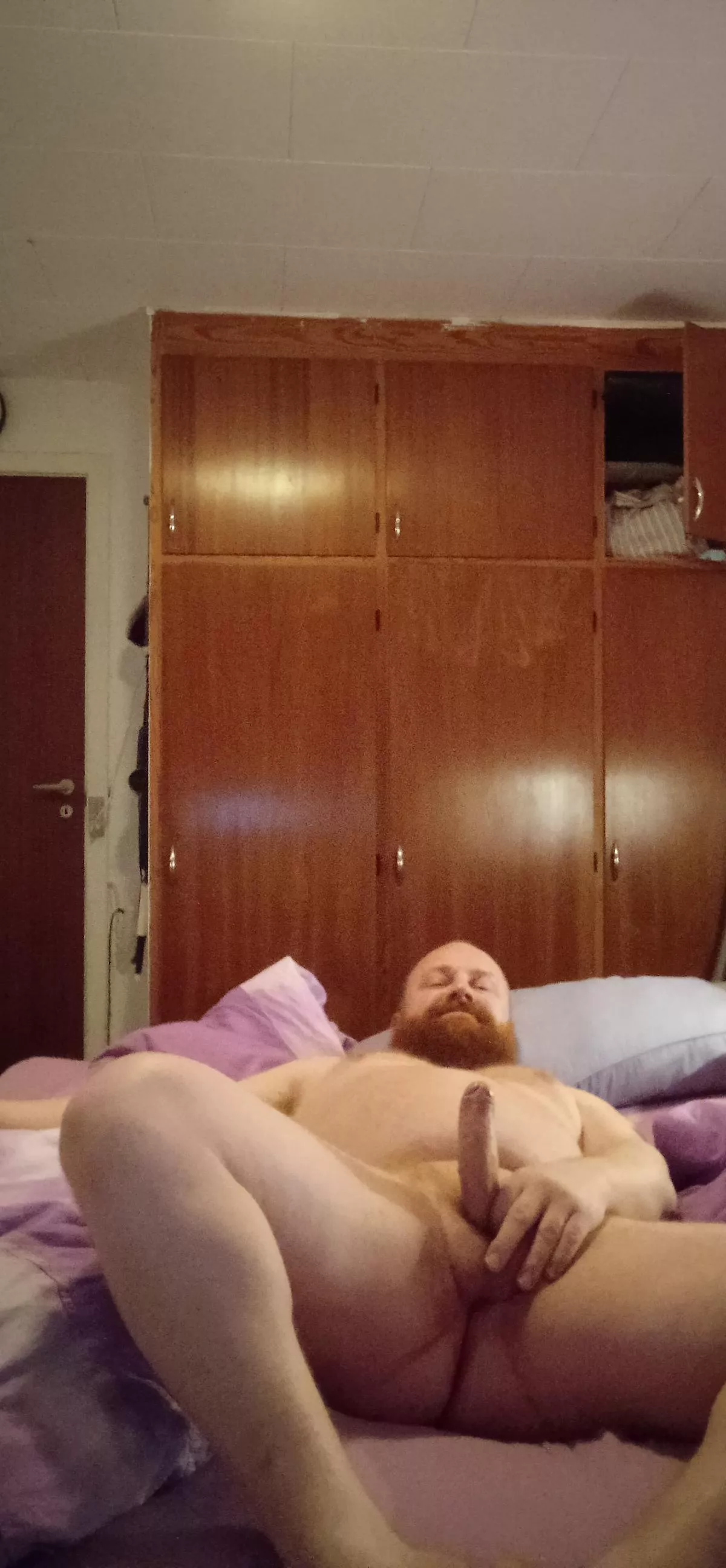 Wanna join a chubby daddy in bed 😈😘