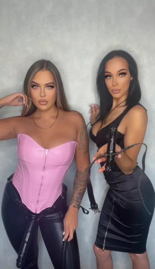 What do you do if you meet two goddesses like us