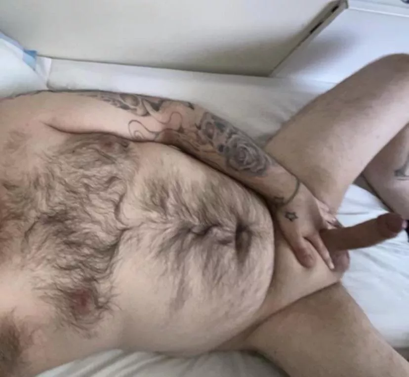 Would any ladies like to take a seat on a thicc dude?