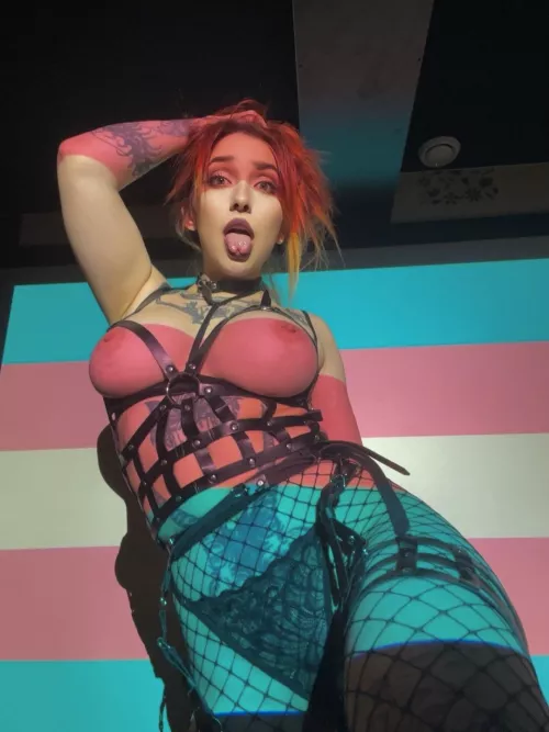 would you breed a 5'6 goth girl or nah