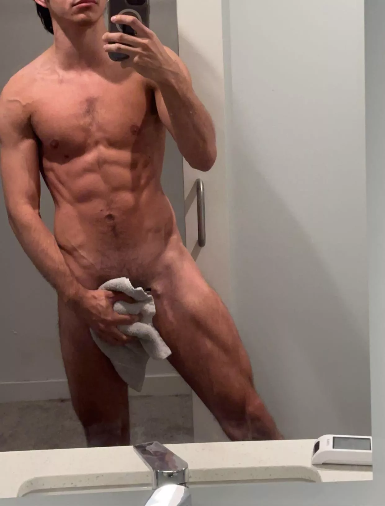 22 fit looking for fit dudes only hmu with a pic @bb978033