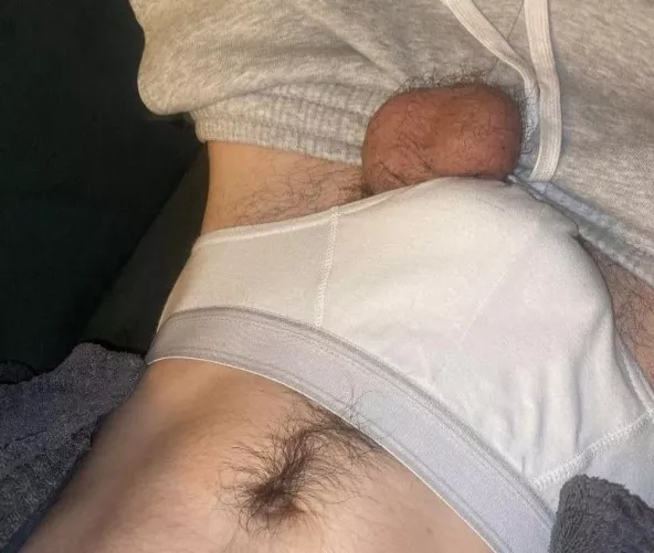 25M FR stonned. new into CBT/ballbusting looking for a bro to teach me. Face is a must HMU
