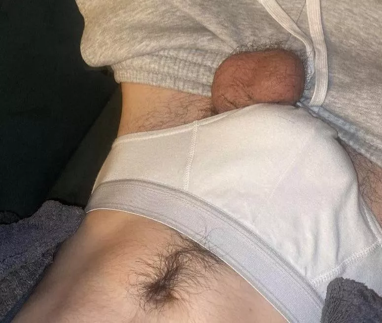 25M FR stonned. new into CBT/ballbusting looking for a bro to teach me. Face is a must HMU