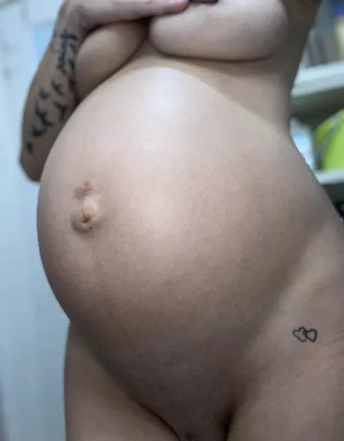 34 weeks pregnant. How do I look?