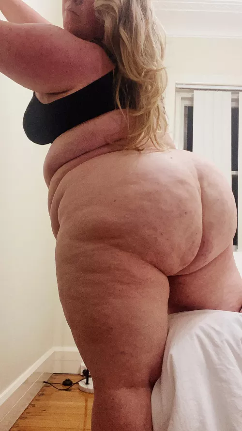 All this ass and I’m still single 😩😩