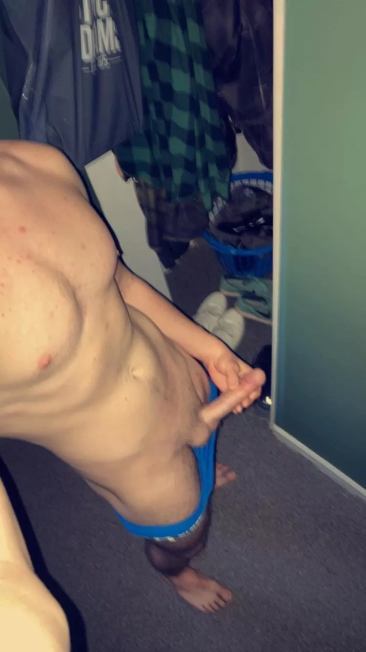 Anyone want to dm I need a cute twink/fem bf🥺