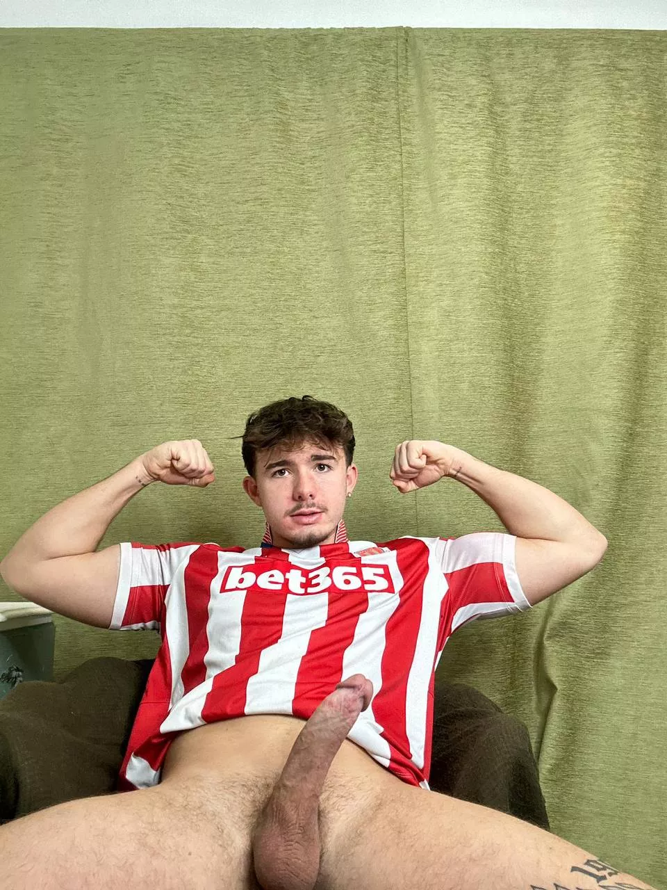 Are you brave enough to let me go balls deep? 😈?