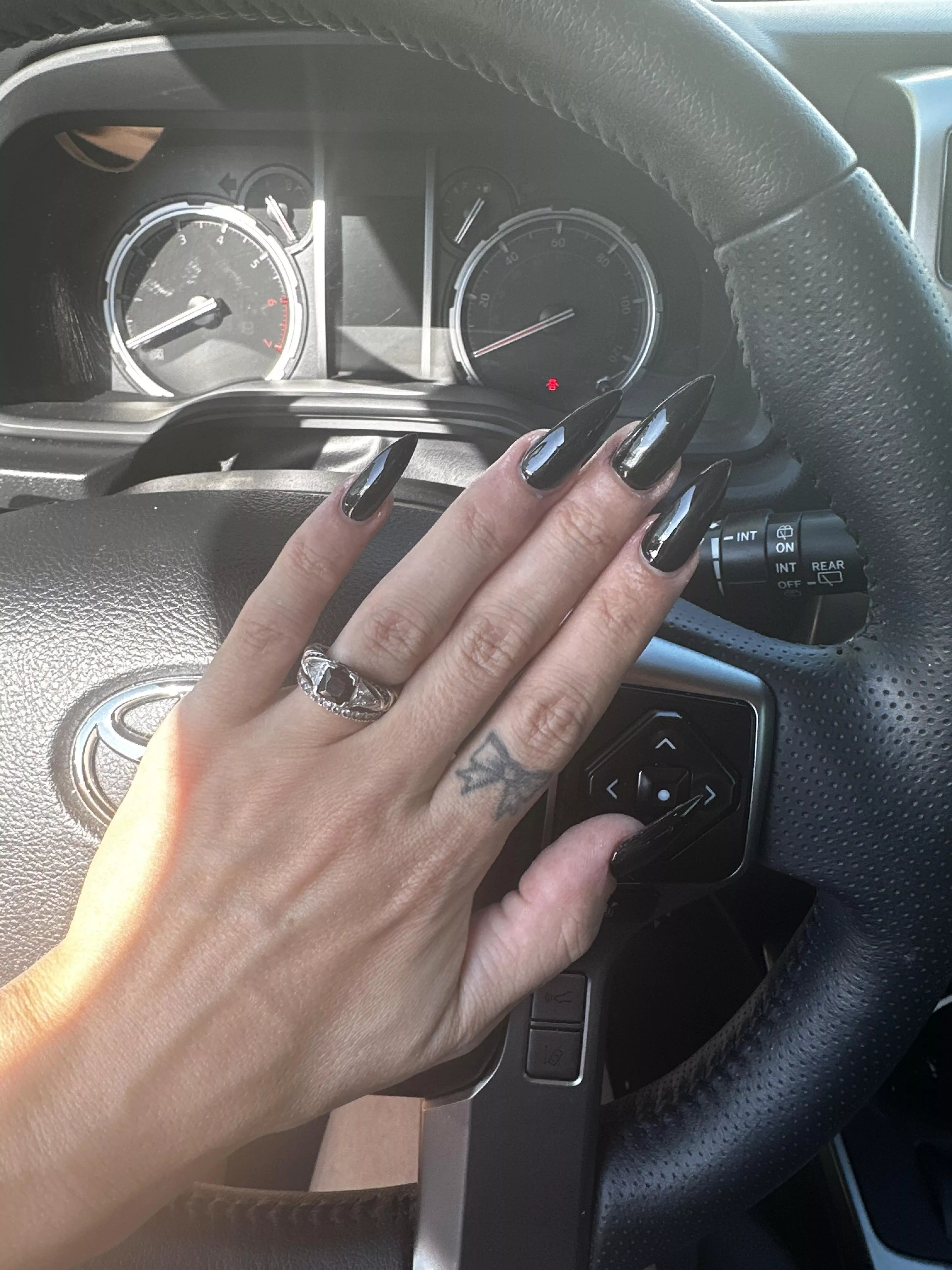 Basic black claws 😈🩶