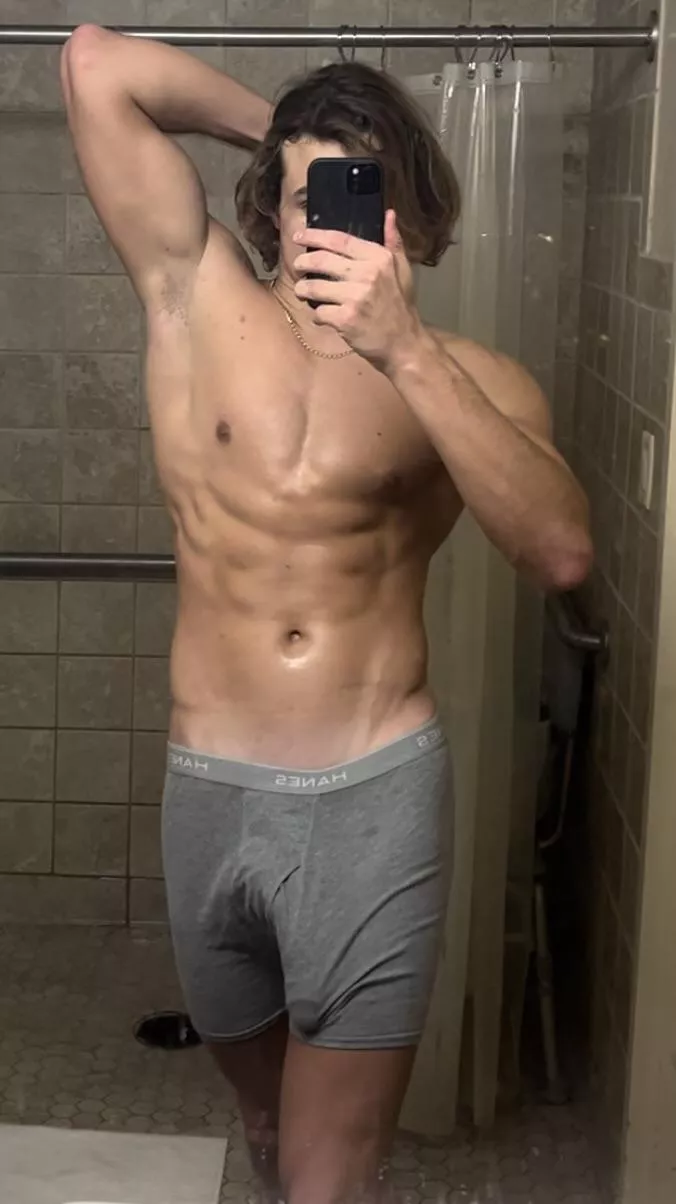 Cum here and kiss my abs
