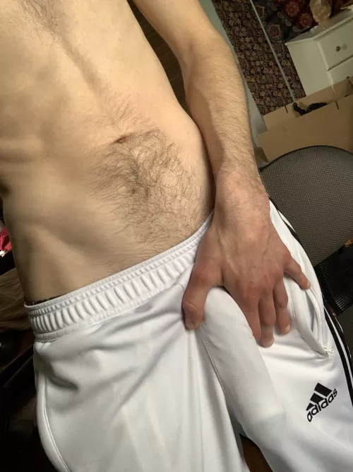Cum play with my bulge 😉