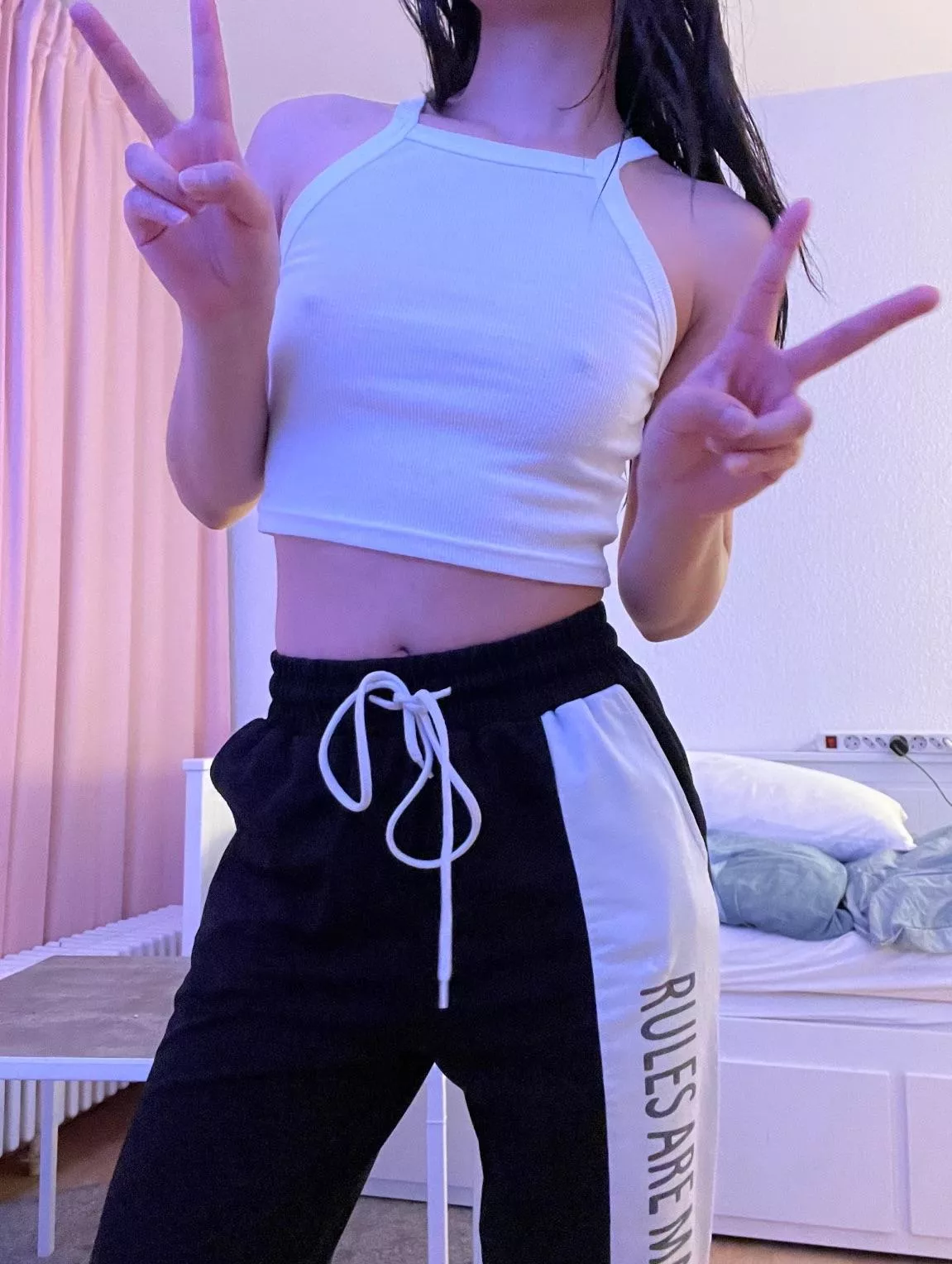 Eyes on my hands 🤭