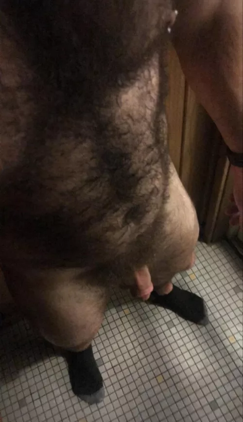 First and probably last public post of my hairy body. DMs are open if we want to get to know each other better😉