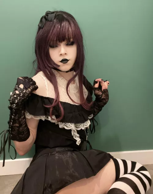 Frills and lace never fails to make me feel cute and feminine🖤🥰