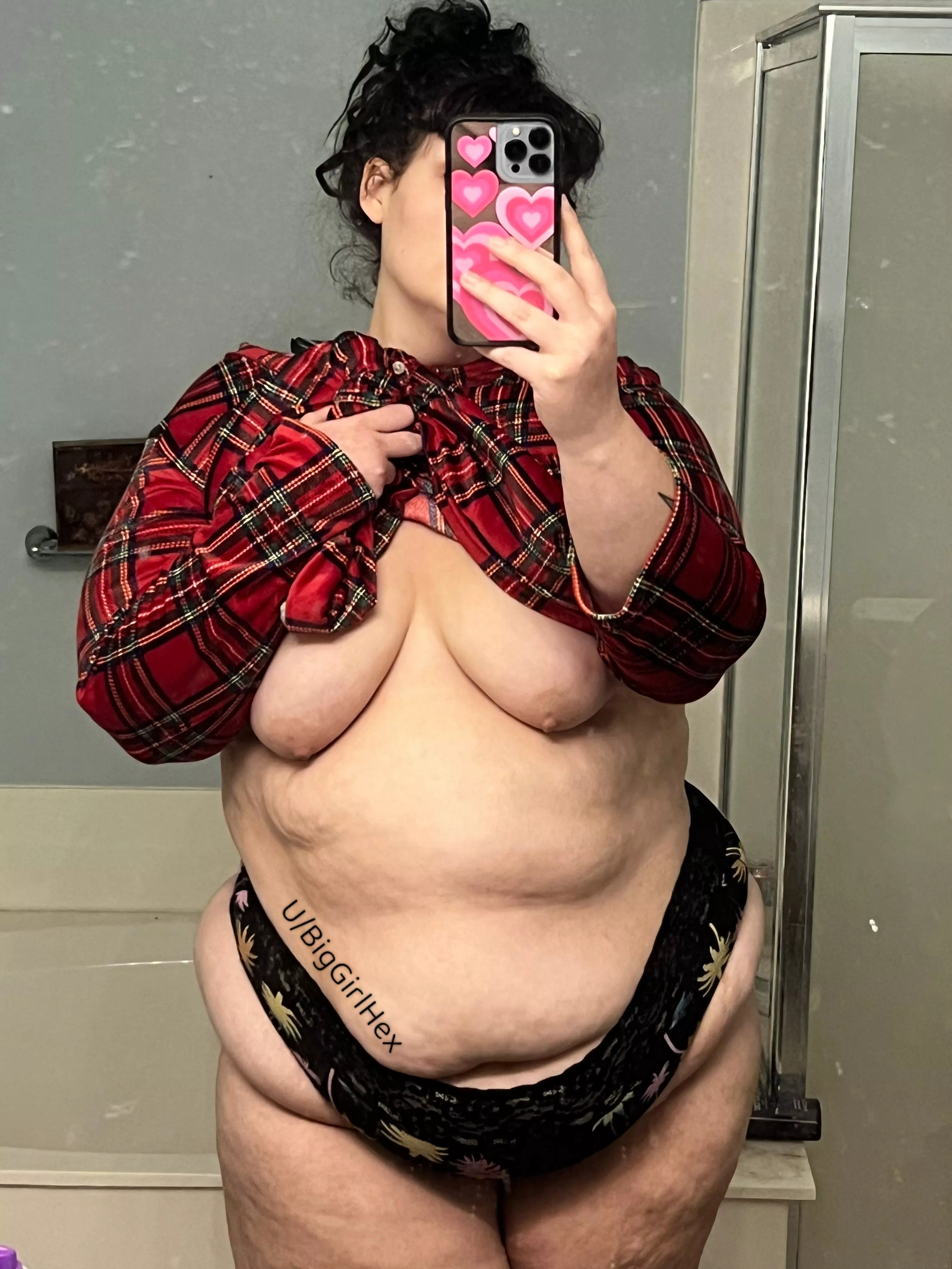 how many slices of big greasy pizza until my panties are waaaay too small? I want my tummy so round and full that I look pregnant😩👉🏻👈🏻❤️