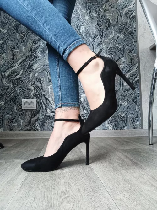 I love the way heels look with jeans