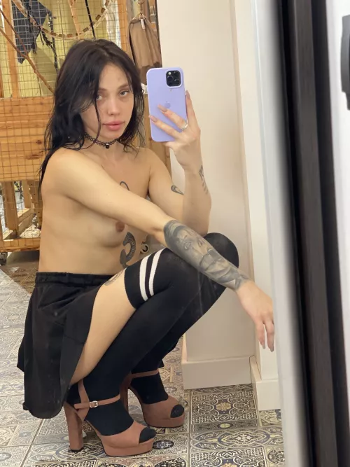 I'm going to the exam, I hope the teacher likes the skirt