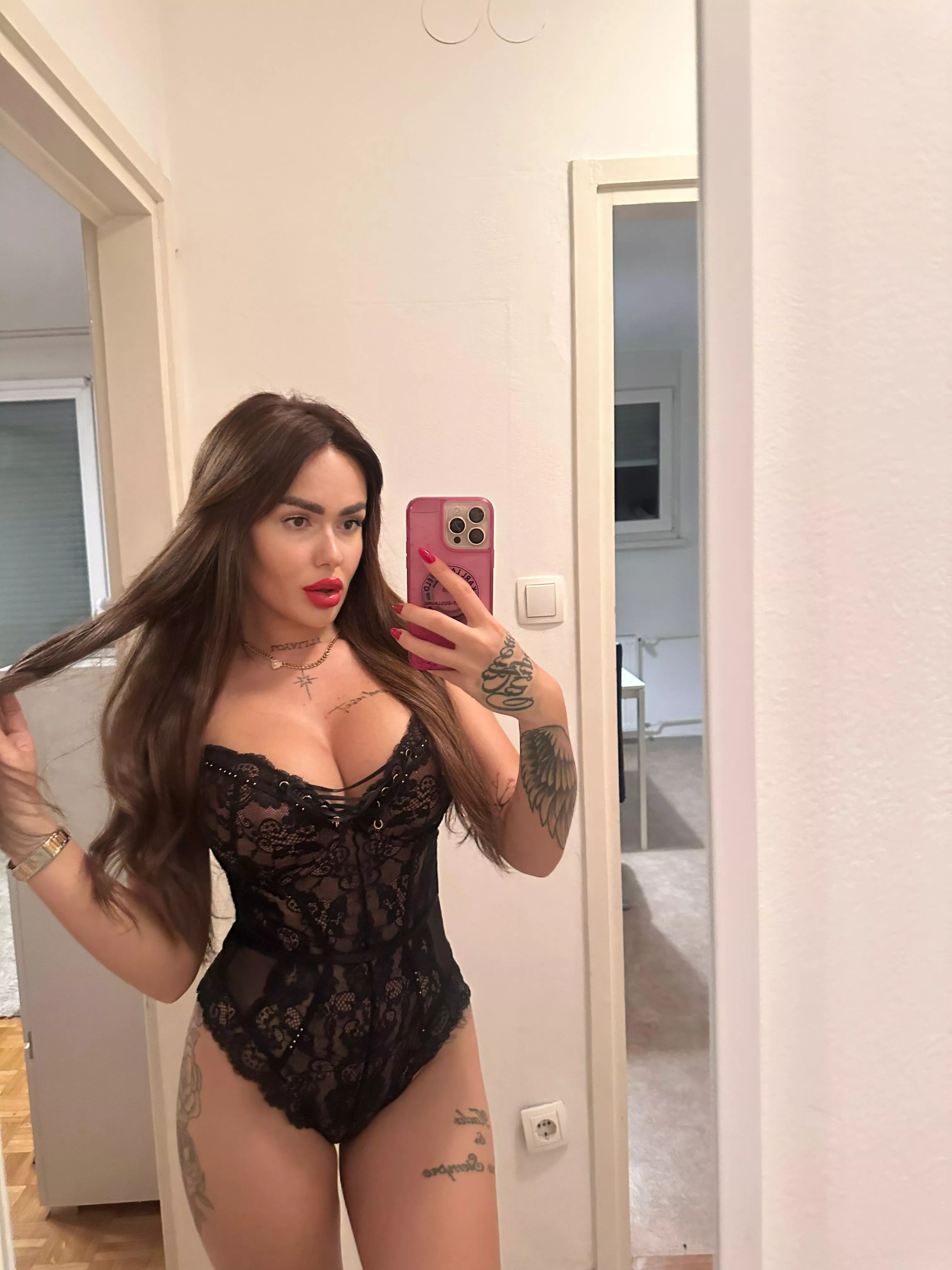 Is this outfit suitable for a college lecture?