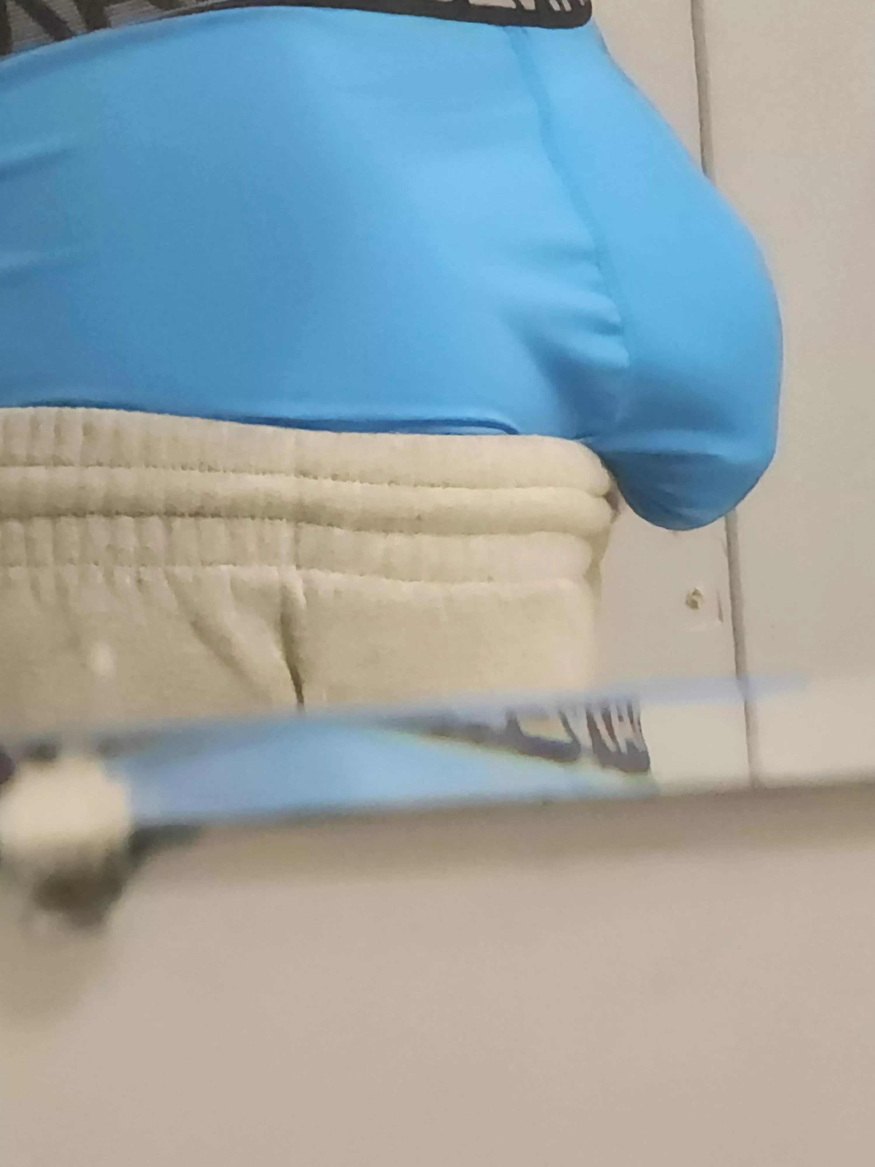 It's going to pop out. Should I hide it or no? Give me your opinion (oc)