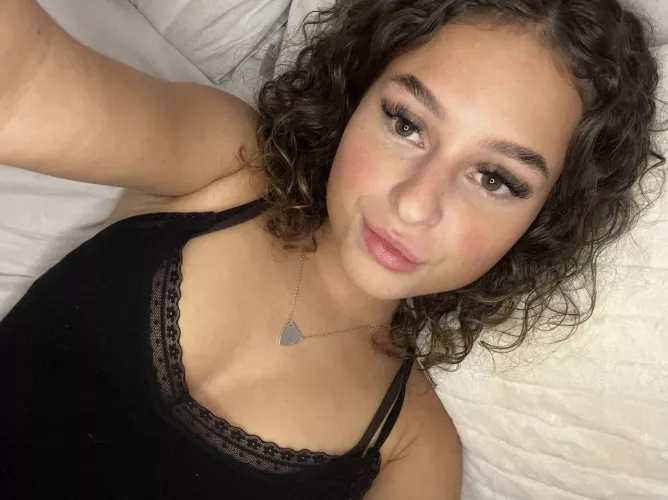 IUTR, 18-year-old babe