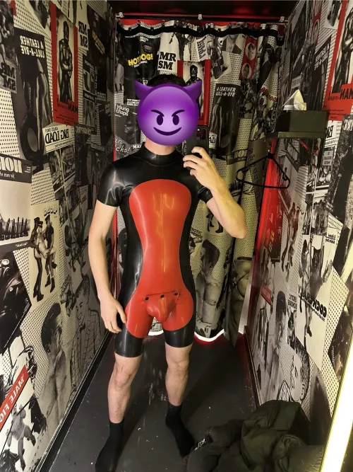 Just bought my first rubber suit! What do you guys think?