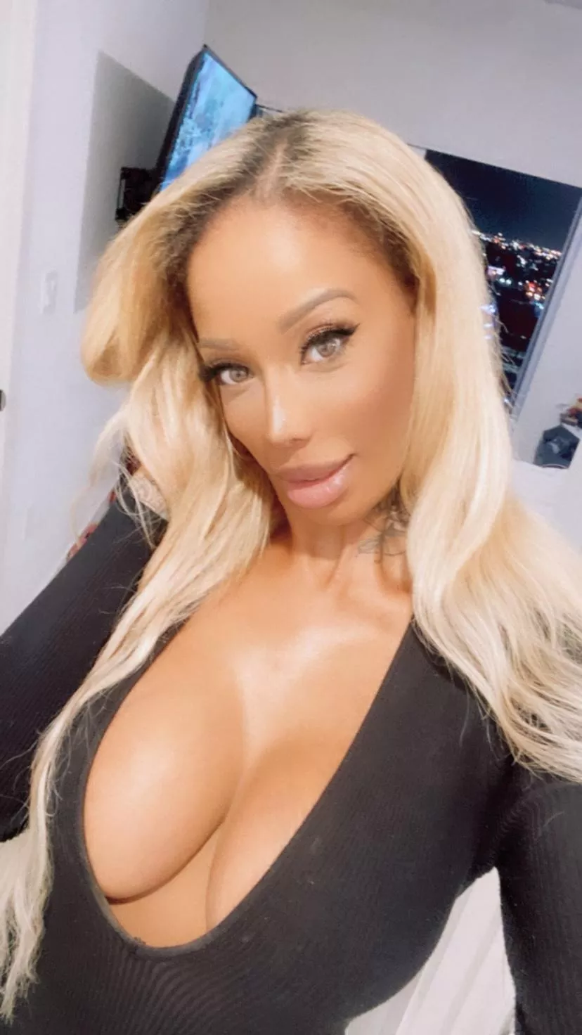 let me surprise you with a tittyfuck tonight :)