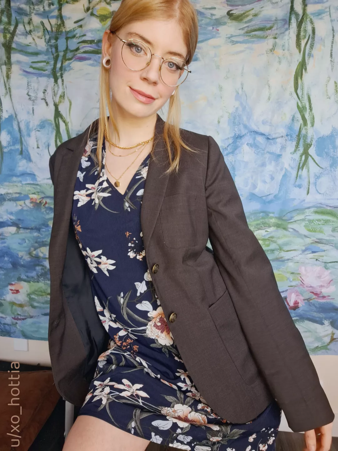 Locking eyes with your work crush [f]