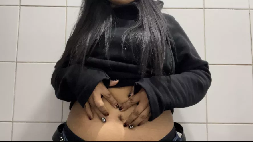 My belly button wants to be explored!