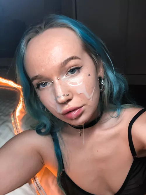 Pee on my face, cum on my face.