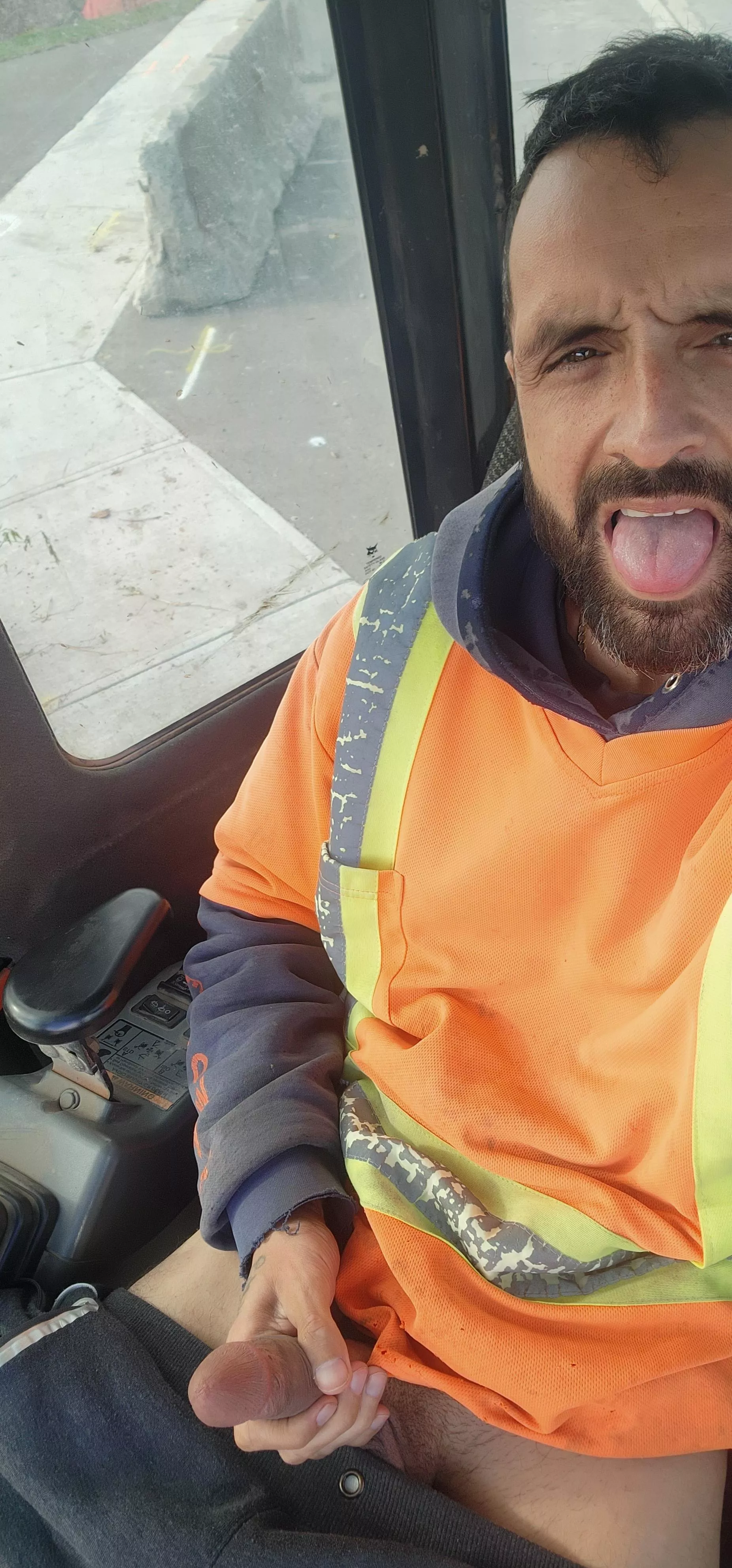 Showing my cock off at work 😋