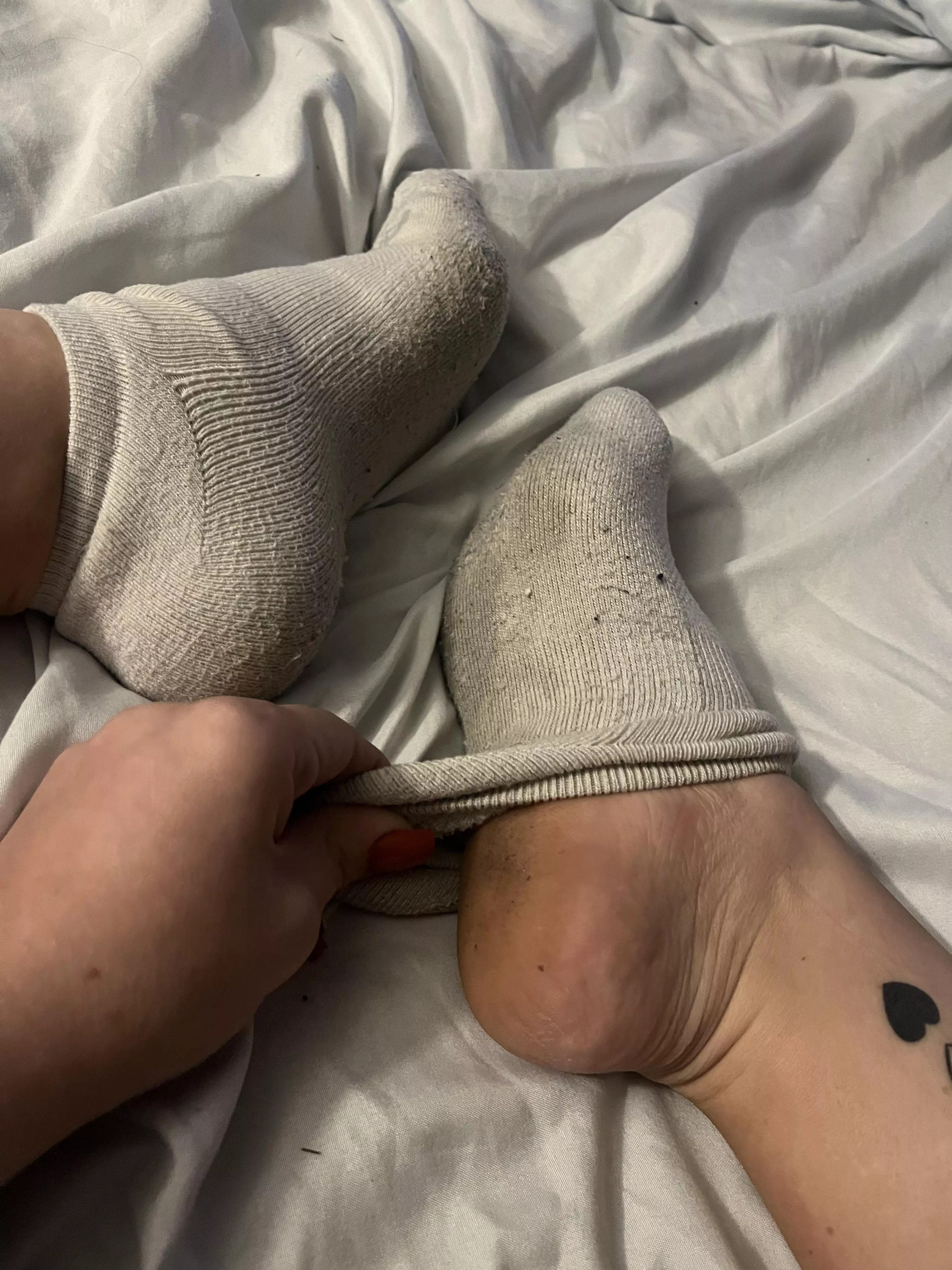 Slipping on for a sweaty day 2 of Miss Ally 💋 Fetish Friendly 5 ⭐️ Reviewed and Verified ⭐️ DM for menu and to claim 🖤