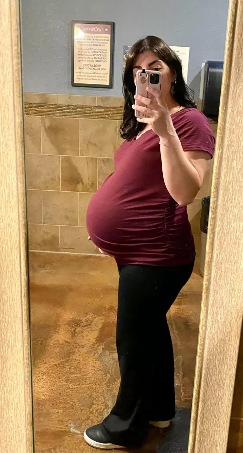 So pregnant now that I think my bump could pop any moment now 😳