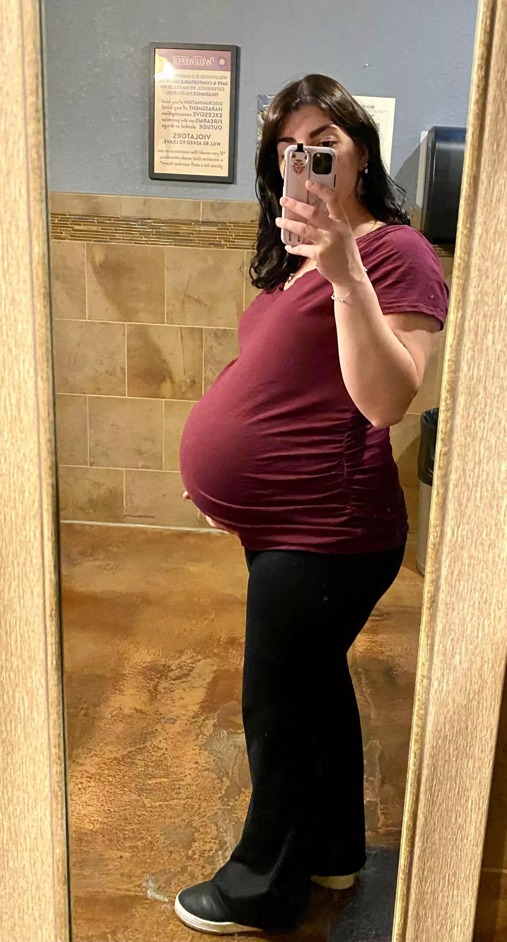 So pregnant now that I think my bump could pop any moment now 😳