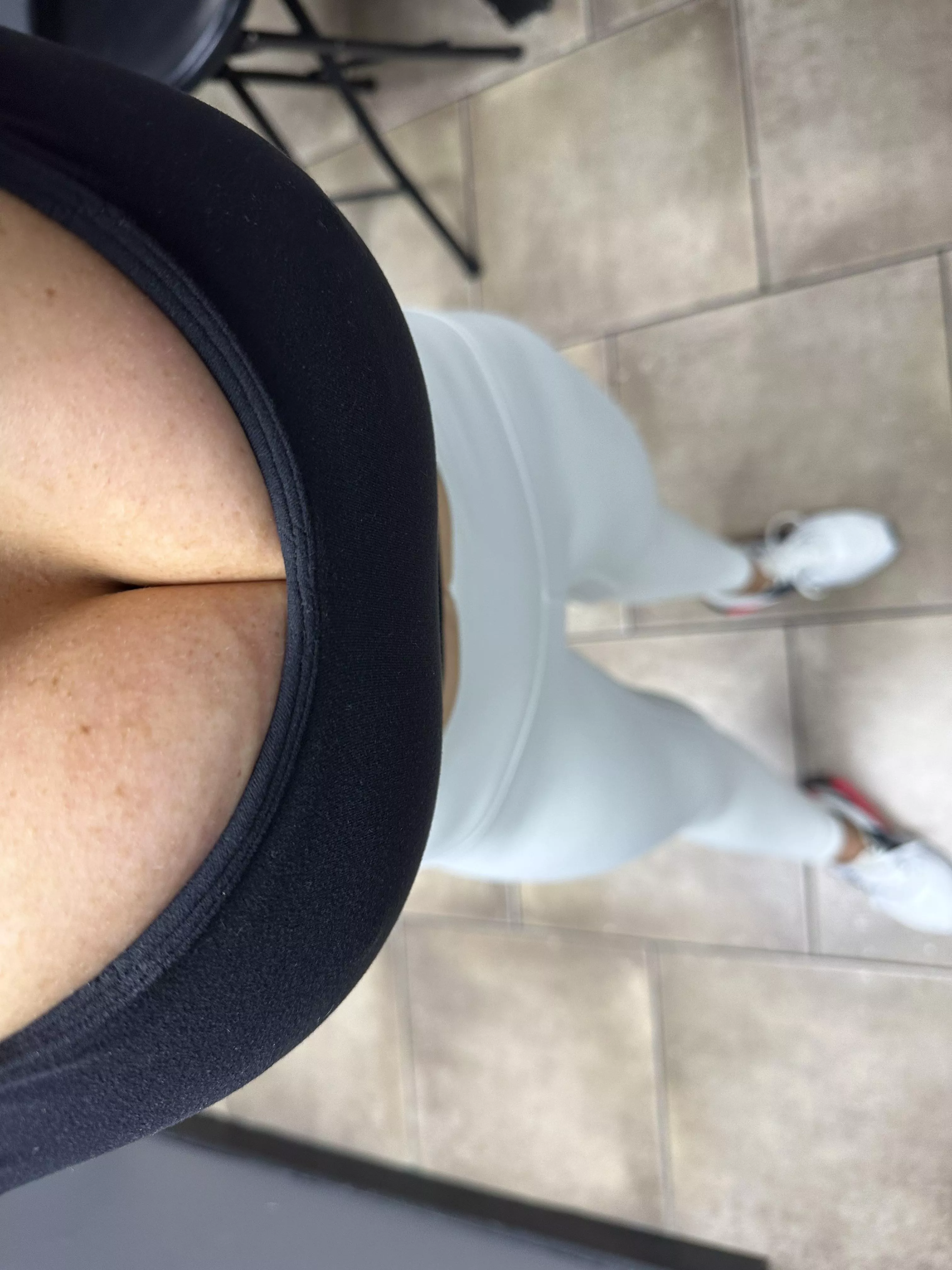 The POV of my Milfy gym fit!