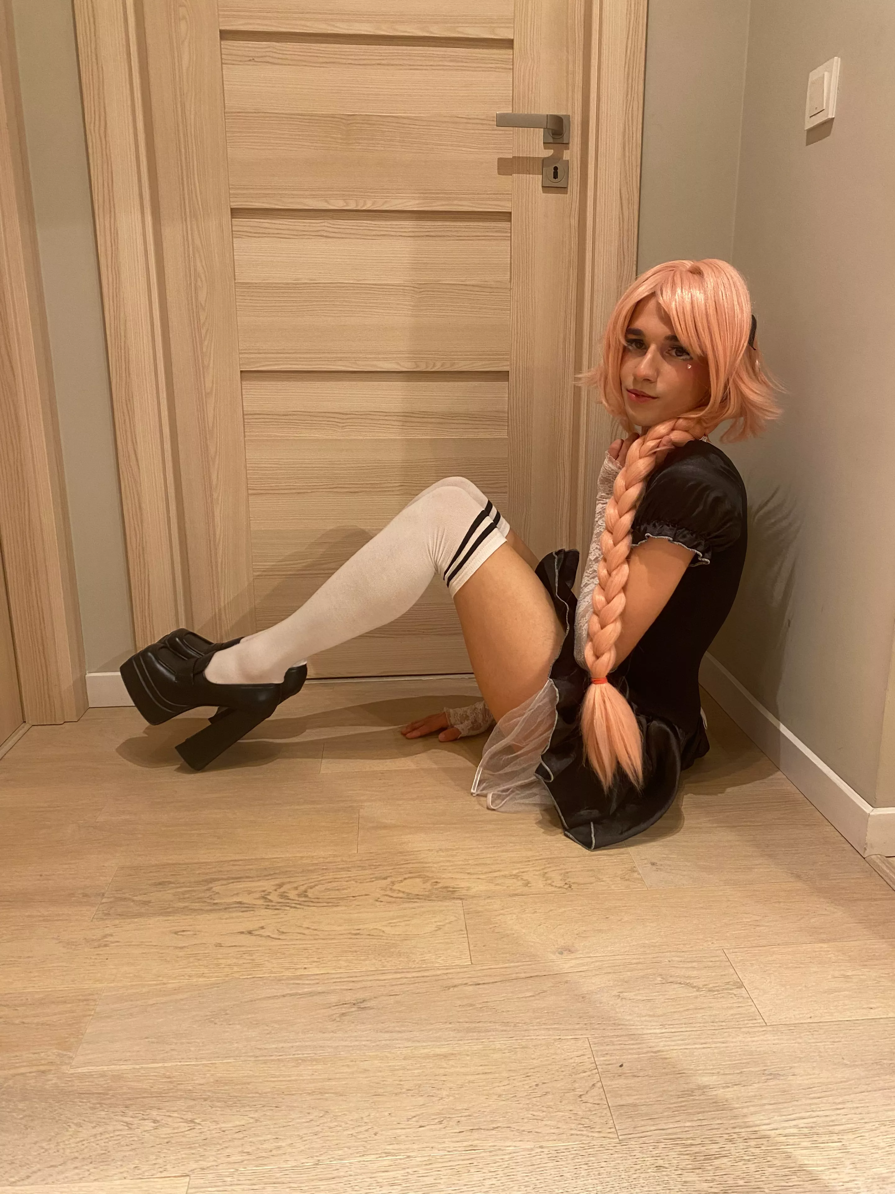 waitin for headpats UwU