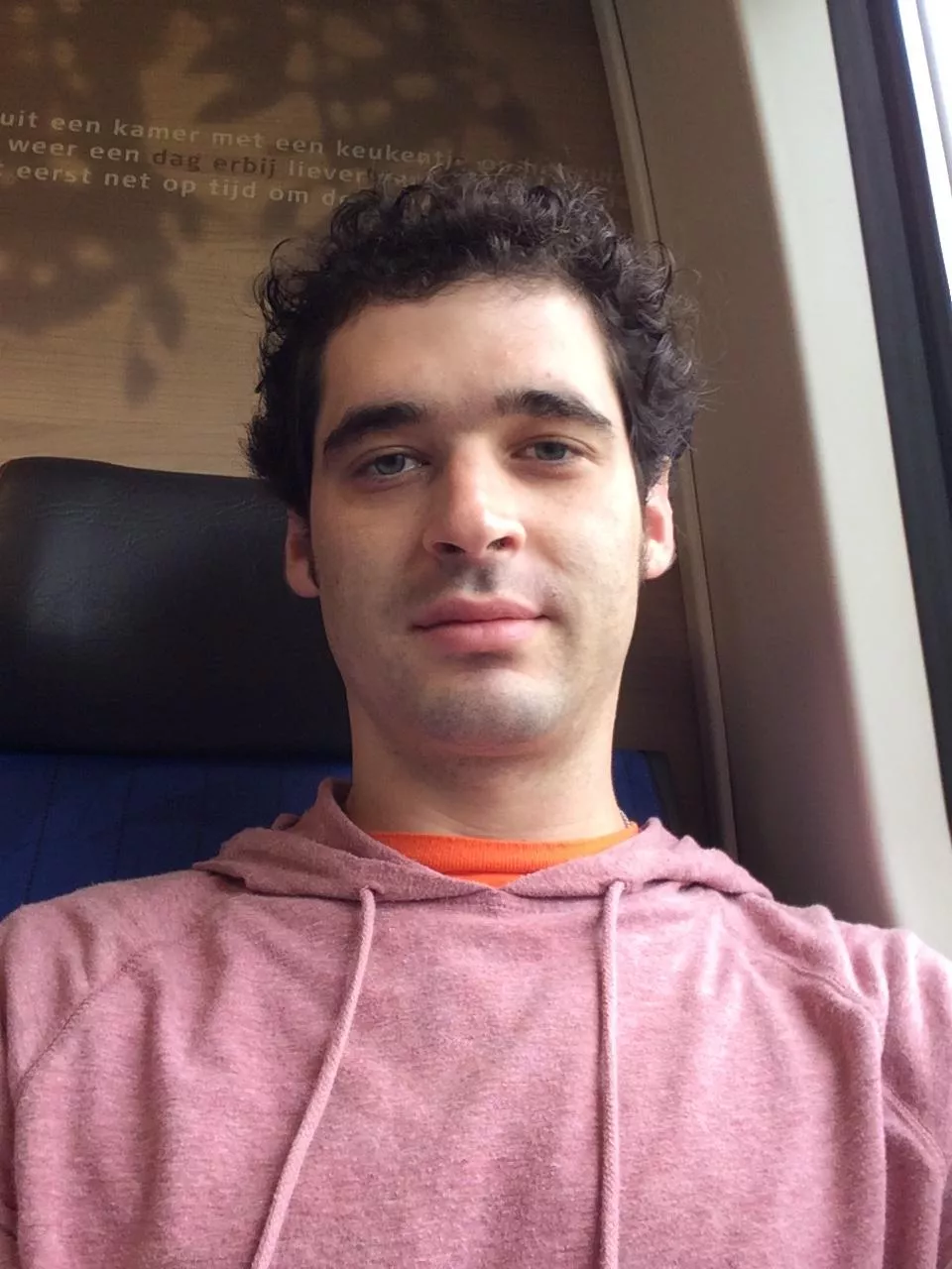 Waiting for work to be over so I can game! 32 m looking for chat, gaming buds and whatever else! DM me