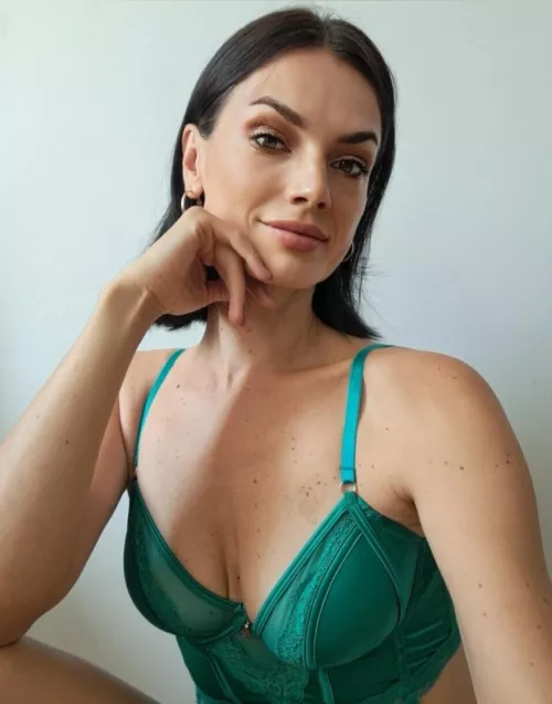 What do you think about brunettes with short hair?