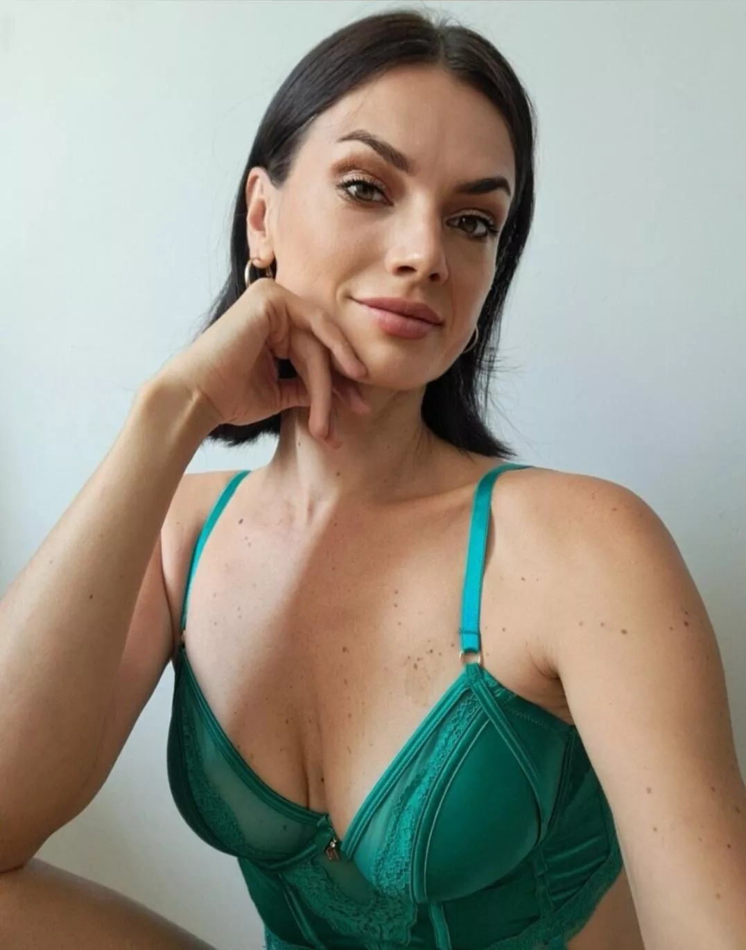 What do you think about brunettes with short hair?