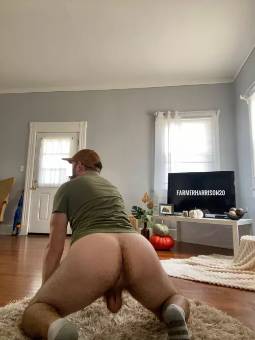 What would you do if you walked in and saw this bro? [33]