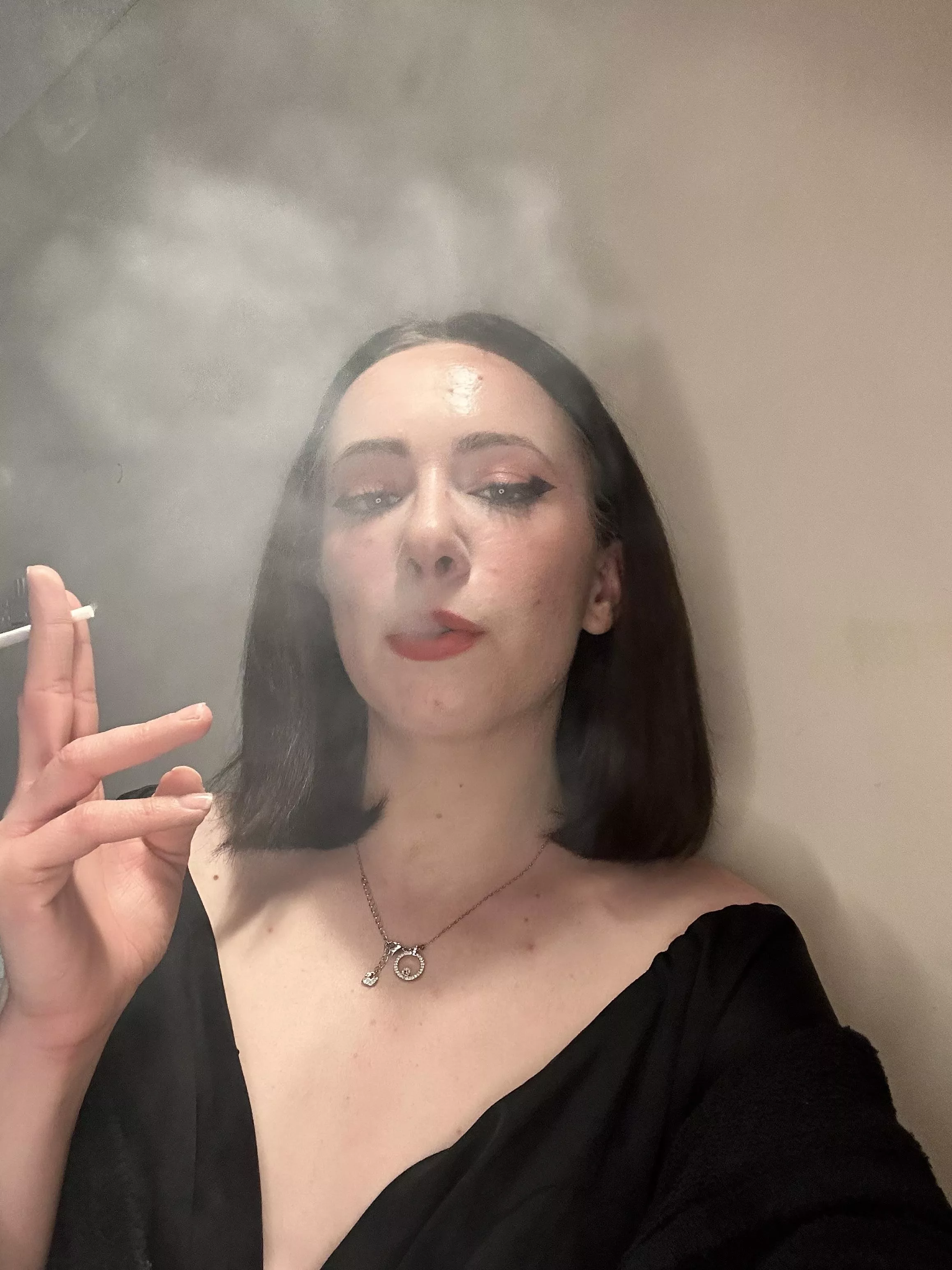 Would you inhale Mommy’s second hand smoke?✨