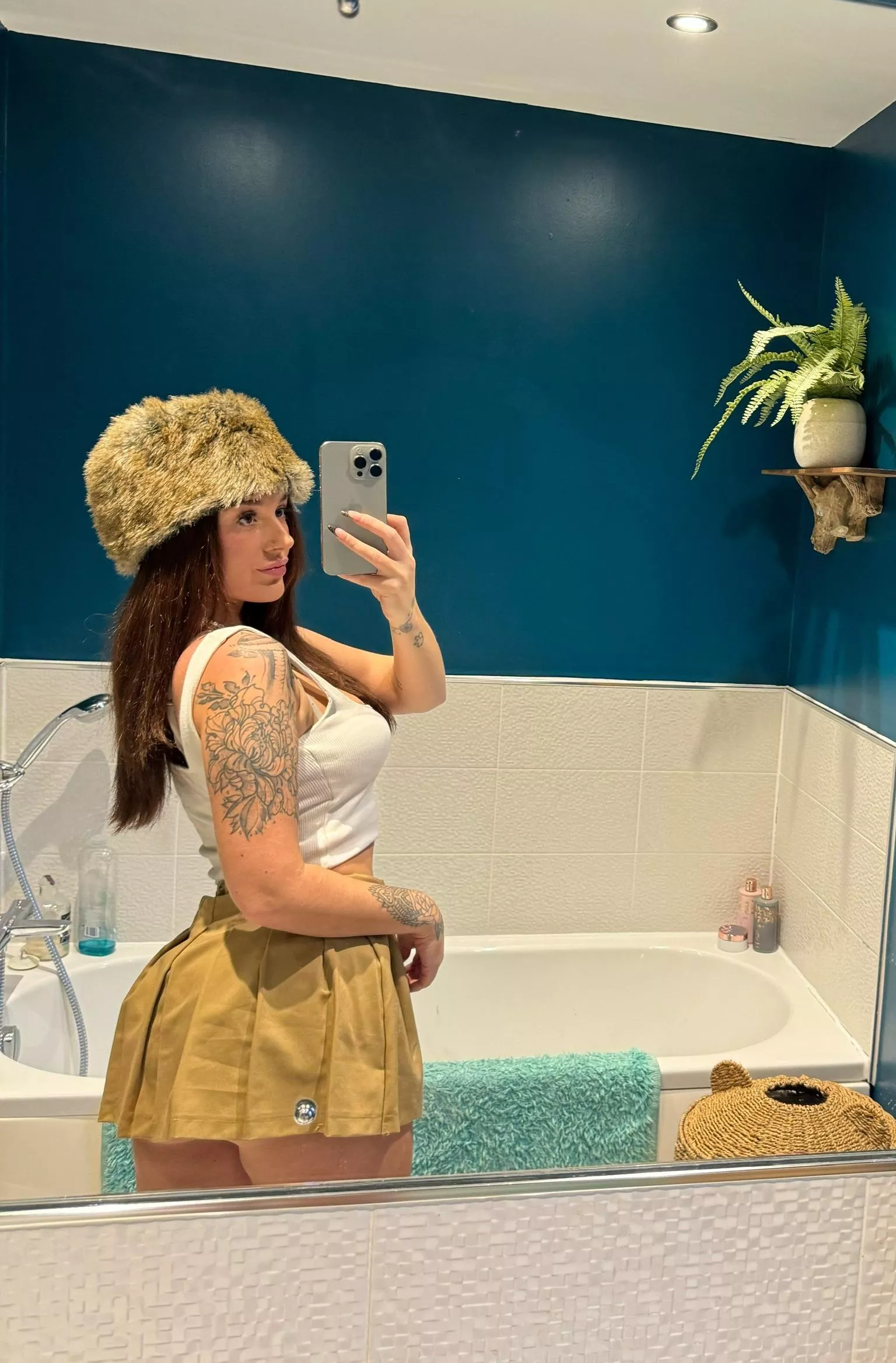 Ani rose (@realanirose)