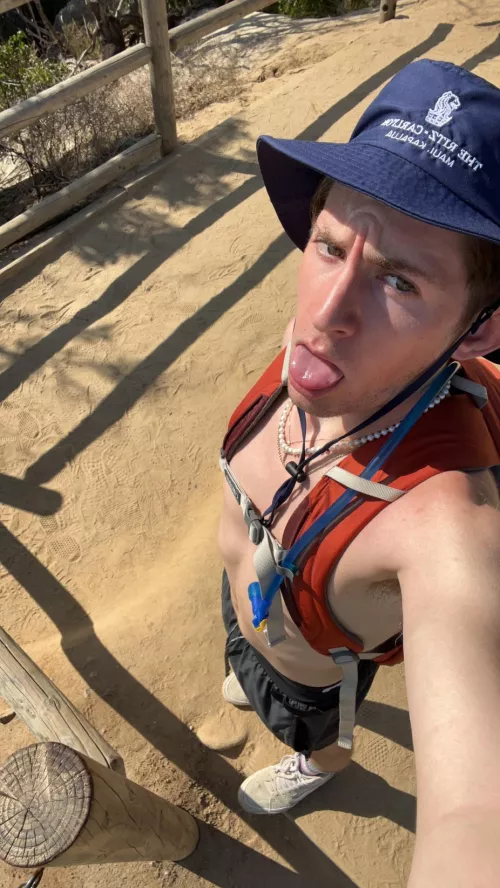 Anyone wanna go on a hike😜