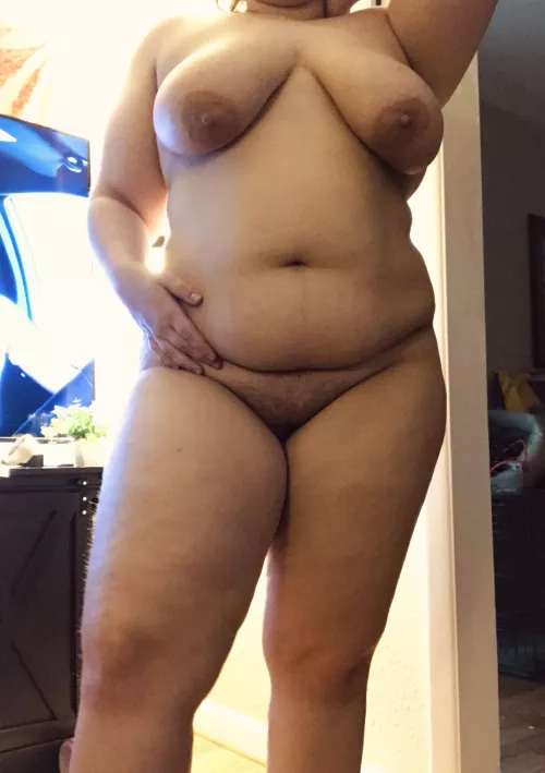 Broad shoulders and fuzzy legs